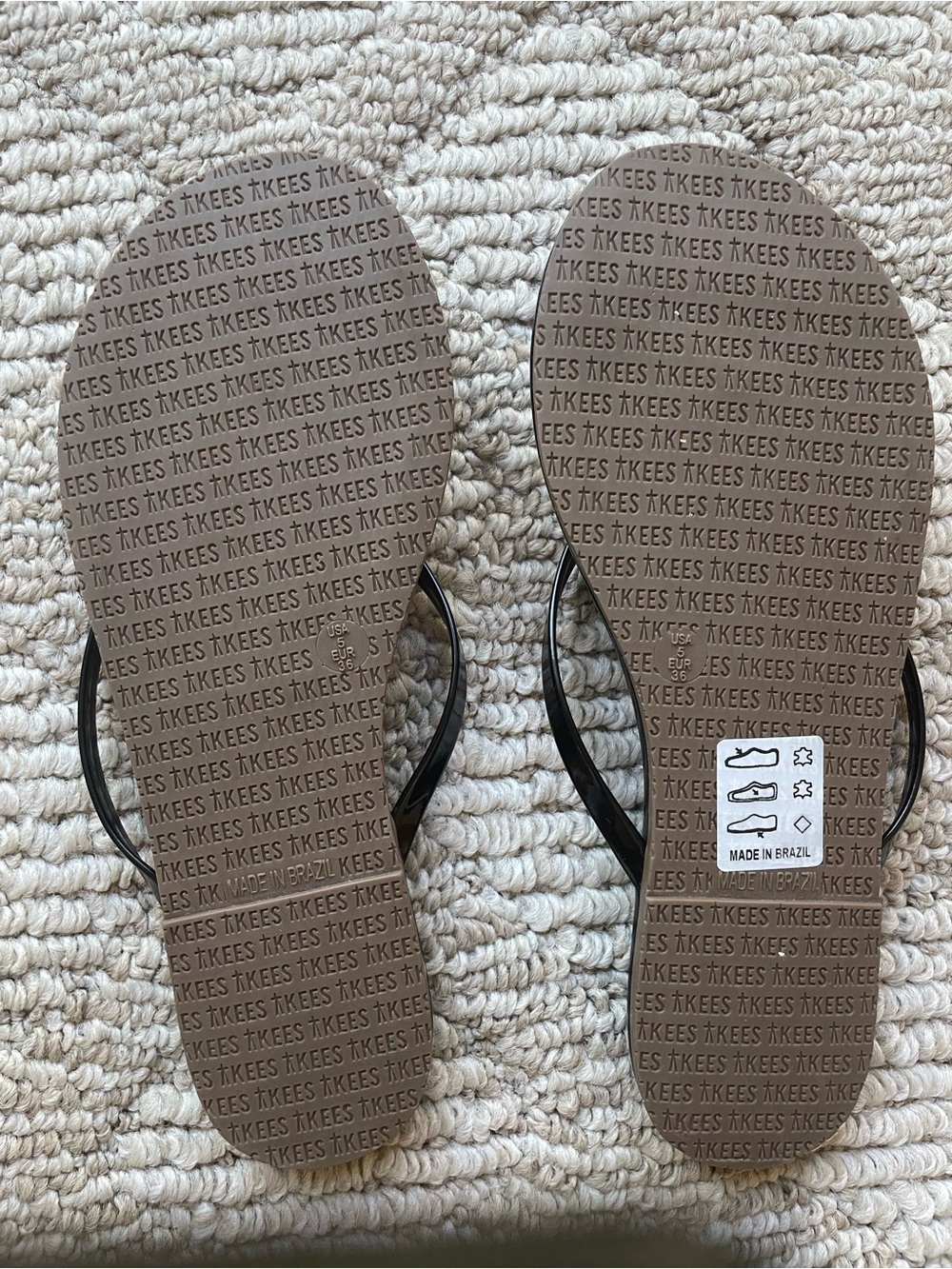 TKEES Black Patent Thong Sandals with Gold Logo - Picture 3 of 4
